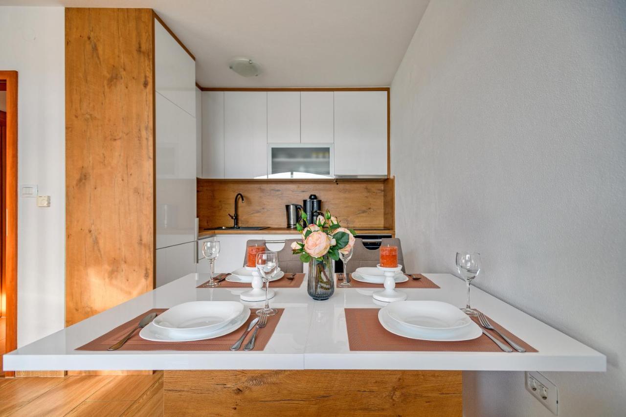 Comfort Apartments In Peaceful Area Zadar - With Garden Exterior photo