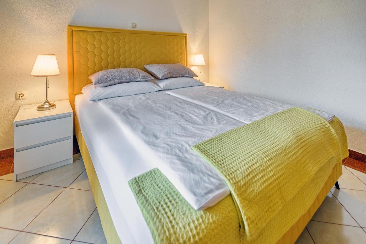 Comfort Apartments In Peaceful Area Zadar - With Garden Exterior photo